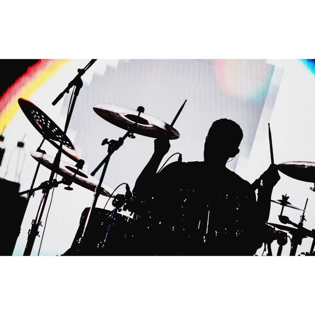 西尾健太さんのインスタグラム写真 - (西尾健太Instagram)「JAPAN ONLINE FESTIVAL 2020  シルエットアキレス  photo...【 @yamada_mphoto 】  #感覚ピエロ #感エロ #drummer #drums #ドラム #peal #pealdrums #パール #live #livehouse #ライブ #ライブハウス#athlete #adventurer #training #muscletraining #筋トレ #筋トレ男子 #workout #ワークアウト #gym #gymlife #ジム #diet #ダイエット #めざせmarvel体型 #健トレ日記 #マイプロテイン #プロテイン」11月16日 15時12分 - nishio.kenta