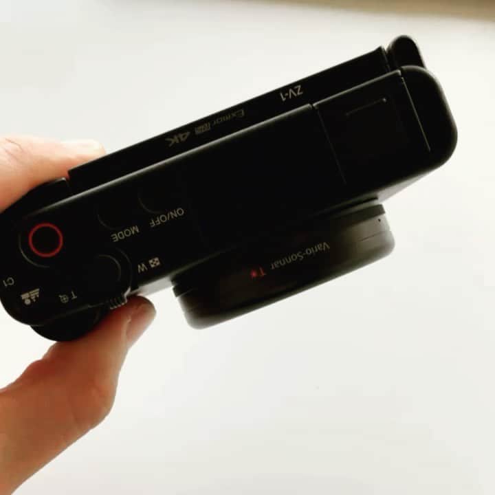 尾崎裕哉のインスタグラム：「新しいおもちゃ #sony #zv1」
