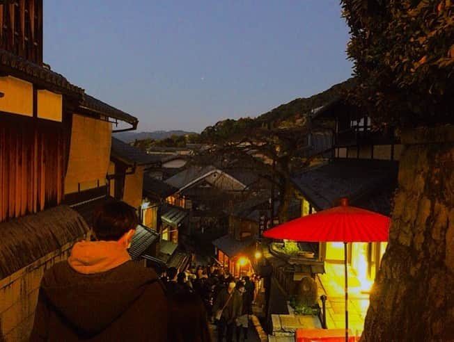 中岡龍子さんのインスタグラム写真 - (中岡龍子Instagram)「.in kyoto⛩ 昨日ストーリーにあげましたが京都に来ています！ 京都前に別用事もあってこの3日は歩き倒したけど 幸せでしかない時間を過ごせました👣  京都には大親友ちゃんが住んでて 欲張り贅沢コースで案内してもらった❤︎ 紅葉も綺麗すぎでした🍁  最高に楽しい時間を過ごした中でもなにより 約3年ぶりに会えたことが本当に幸せでした🍀  今日1日は帰る日で1人で少し回ったけど 予定なくたまたま行ったところが めちゃくちゃ素敵なところで、、 それは夜にでも写真載せます🐉⋆︎*」11月16日 15時45分 - ryoko1792