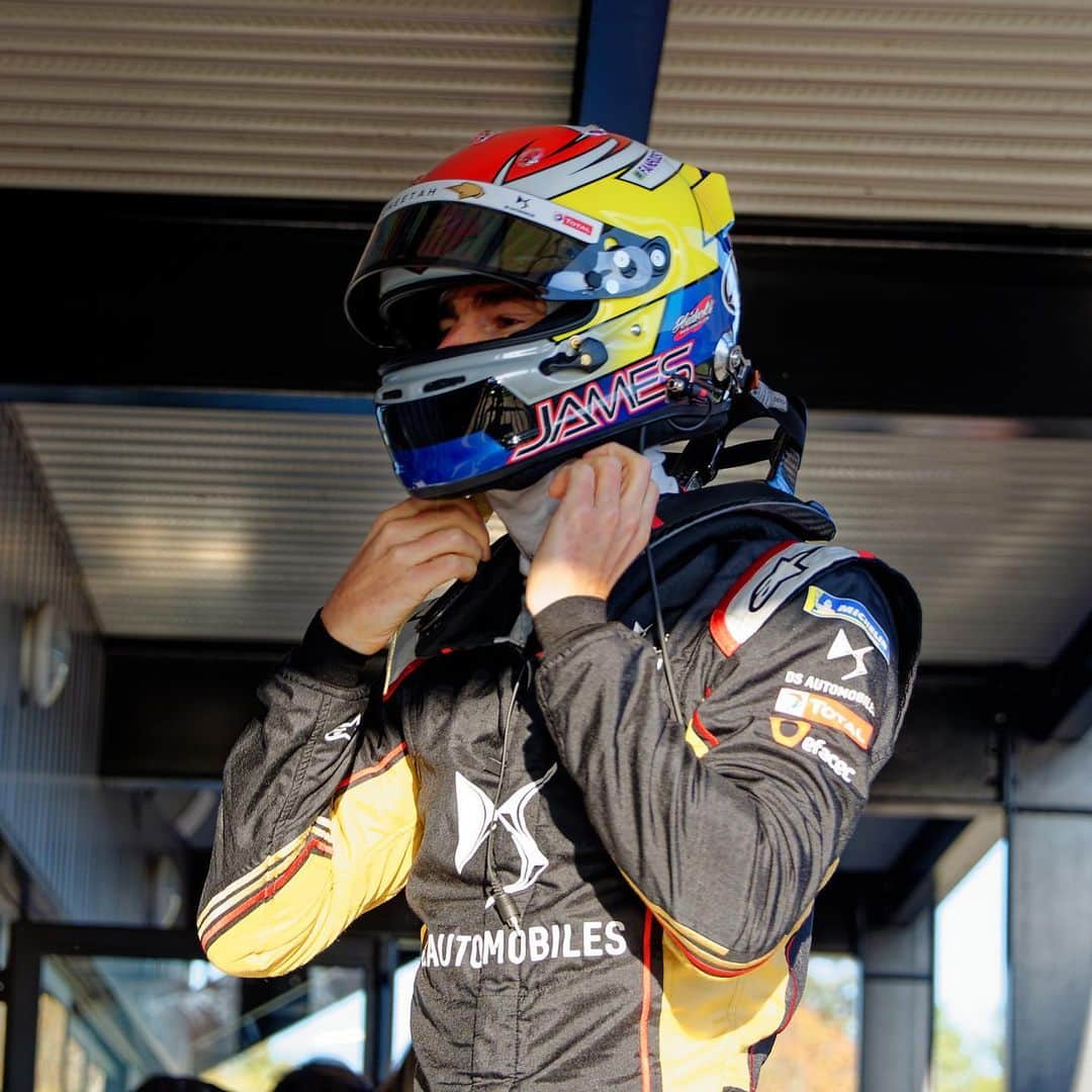 ジェームズ・ロシターのインスタグラム：「Lots of hard work these last few weeks. Looking forward to heading to Valencia for the official @fiaformulae test soon.」