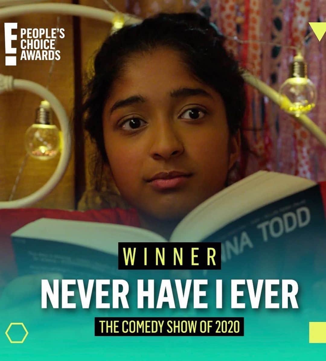 ミンディ・カリングのインスタグラム：「Never have I ever won @peopleschoice Comedy Show and we are so grateful and excited! 🙌🏾 It means so much because it’s coming from the fans. Thanks to @netflix, @universaltv and our amazing cast and crew! Now headed to sleep so I can be go on set tomorrow for season 2!! 🎥🎉 @loulielang @neverhaveiever #PCAs」