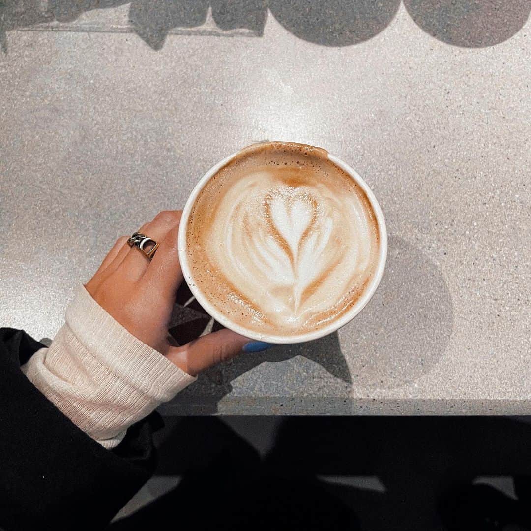 MIRAI TAKASHIMAさんのインスタグラム写真 - (MIRAI TAKASHIMAInstagram)「☕️☕️☕️💭  ブラックは飲めません☺️ カフェラテにしてもシロップは必須です☺️  #Coffee #caffelatte」11月16日 15時53分 - miiiiiraixx