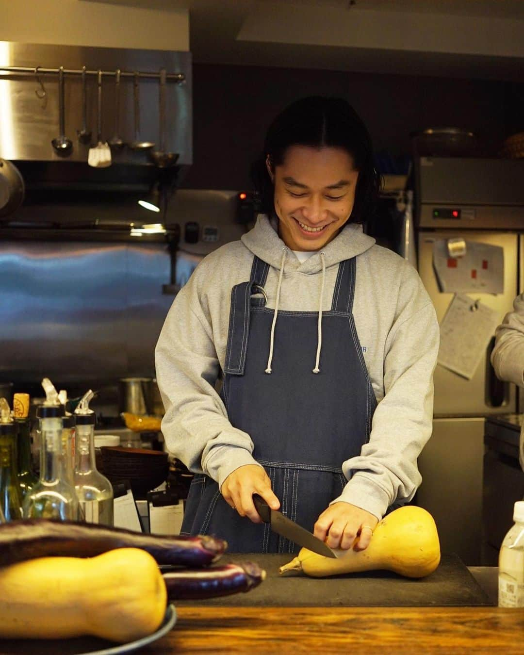 GO AKIMOTOさんのインスタグラム写真 - (GO AKIMOTOInstagram)「Shooting! 📸 @base_chic Original apron 👨‍👩‍👦 photos @ochiyasutaka」11月16日 15時55分 - go_akimoto