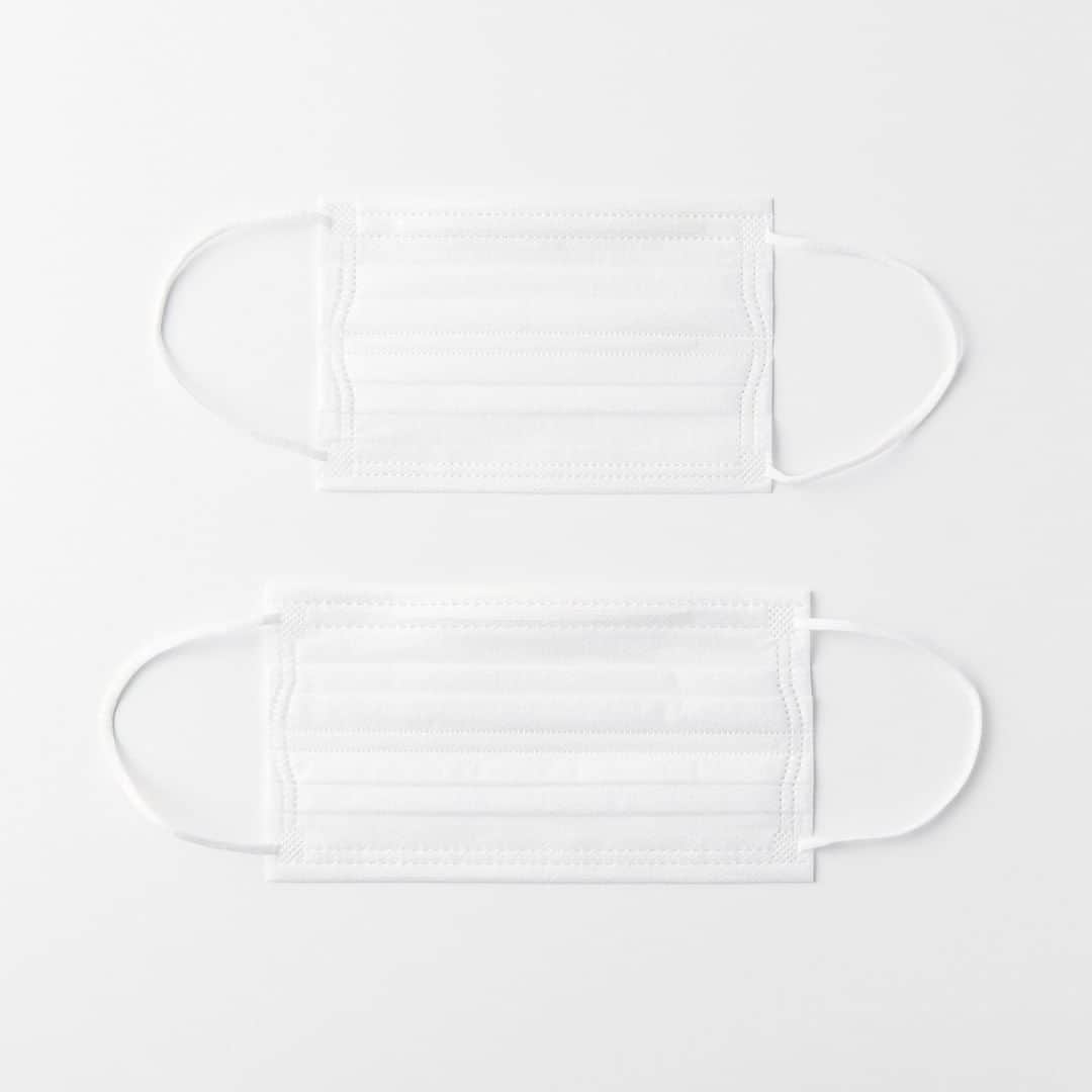 無印良品さんのインスタグラム写真 - (無印良品Instagram)「【新商品】不織布マスク 5枚入 - 鼻と口元の2か所にソフトワイヤーを入れて、フィットしながらも、口元には空間ができ、快適につけられる不織布マスクをつくりました。 MとLの2サイズを用意しています。 - #無印良品 #MUJI #マスク #不織布マスク」11月16日 16時00分 - muji_global