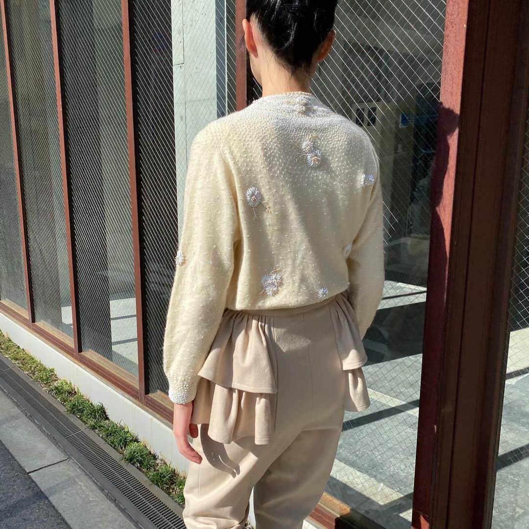 NUTTY Vintage&Collectibleのインスタグラム：「《素晴らしき時代マーケット》  ┈┈┈┈┈┈┈┈┈┈┈┈┈┈┈┈┈ NEW ARRIVAL ┈┈┈┈┈┈┈┈┈┈┈┈┈┈┈┈┈ ☑︎50's white beads cardigan  ⚠️会期終了まで通販は承っておりません⚠️  【会期】 11月18日(水)〜23日(月・祝) 阪急うめだ本店9階催場・祝祭広場 ※但し最終日は午後6時終了」