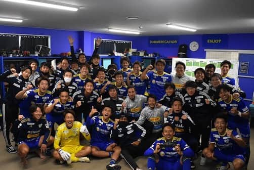 橋本英郎のインスタグラム：「【Y.S.C.C.横浜戦】 先発からの長い時間の出場になりました。久しぶりに疲れました笑  結果も出てチームとしてよかったけど、個人的にはまだまだボールを簡単に失ってしまったり、相手選手からのディフェンスをかわせなかったりと残念なパフォーマンスでした。  そんな中でも単純に『走』のコンディションは上がってきたので次は試合結果に影響を与えられるプレーを出来る様に頑張ります！  連戦なので、明後日は熊本戦。帰ったら週末は福島戦。  来週末は古巣長野戦。  楽しみな試合がどんどんきてくれるんで嬉しいです！  悔いの残らないよう一つずつの試合を楽しんでいきます！  #fc今治  #橋本英郎  #umbro  #勝利の写真  #どんどん増やしたい」