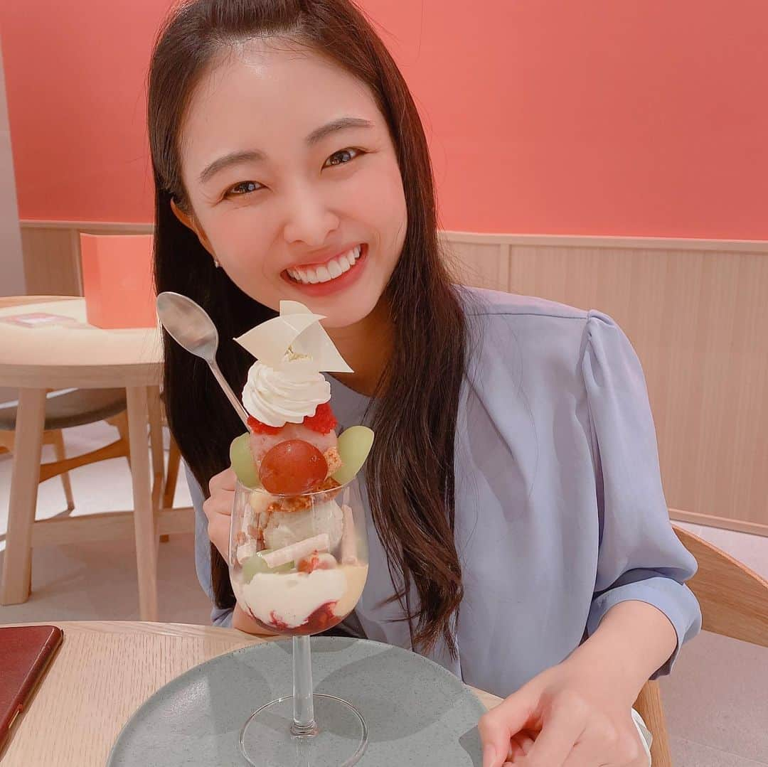 檜山沙耶さんのインスタグラム写真 - (檜山沙耶Instagram)「🍽  奈緒子さんと葡萄のコースを食べに行った時のお写真🍇  優しくて才色兼備な奈緒子さん🌼 お話すると色々な事に気付かされることが多いです！  こんな幸せだと思う時間を大切にしたいな🍀  私も視野を広げて、たくさん吸収していきたいと思います☺︎  #葡萄  #お天気お姉さん #気象キャスター」11月16日 16時24分 - sayahiyama