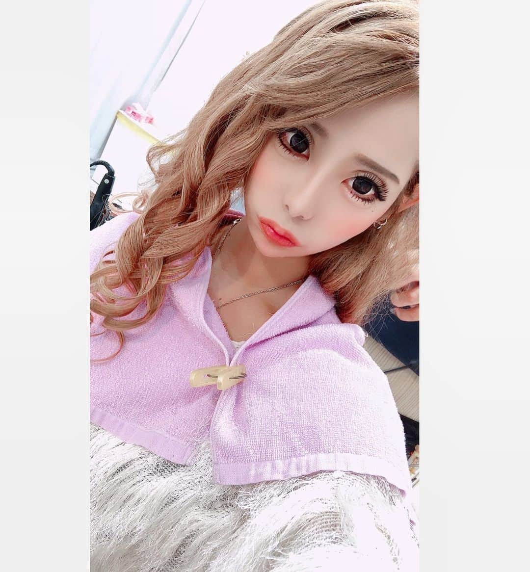 朝比奈りえさんのインスタグラム写真 - (朝比奈りえInstagram)「最近 お任せしか行ってない🤭  錦の魔法使い  @lumina_ami   可愛くなる魔法が 発動するタイプの ヘアサロンです🧙‍♀️  #ヘアセット #可愛いが止まらない  #キャバ嬢 ＃早くて可愛い #ちぇるちぇるランド」11月16日 16時37分 - lie8862