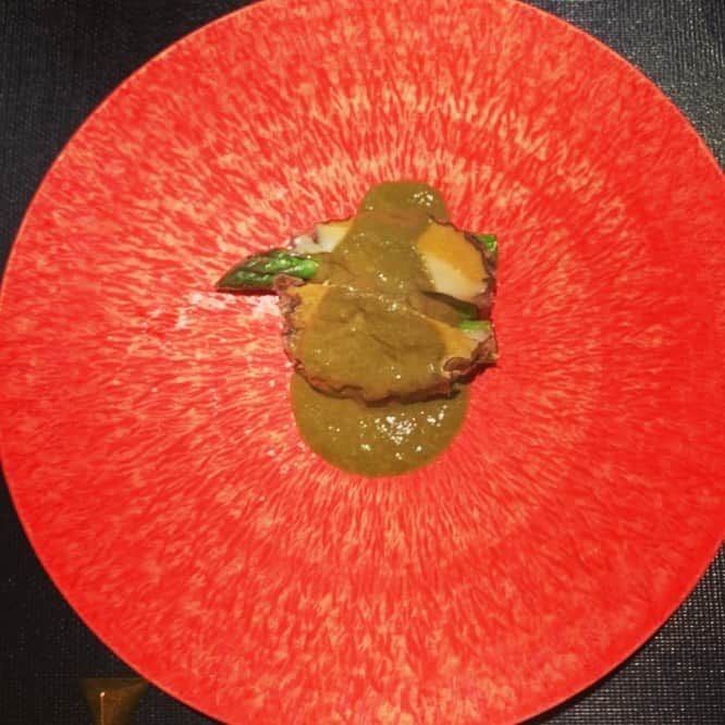 のインスタグラム：「鮑ステーキ&肝ソースが至高の味わい♡  とっておきの素敵なお店に連れてきてくれて、感激✨  なっちゃん♡ありがとう😊💕  #至福のひととき #全ての料理が絶品 #美食の隠れ家」