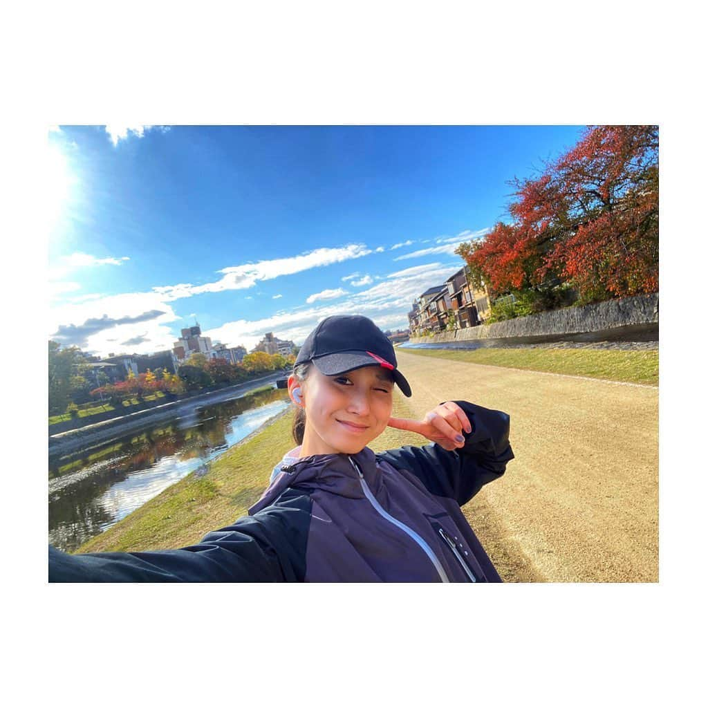 宇田恵菜さんのインスタグラム写真 - (宇田恵菜Instagram)「Kyoto!!! 紅葉も少し見れたり 久々のmotoiさんに、千ひろさん。 誕生日美食会はゆったり美味でした☺️ ------------------------------- #なんのポーズ　  #casting  #actress #shortfilm #キャスティング #役者  #filmingcrew #filming #撮影中 #撮影クルー #leadactress #女優 #actresslife #スチール撮影 #黒髪 #blackhair  #愛媛出身　#motoi #美食会　#千ひろ　#京都旅行」11月16日 16時51分 - ena2727