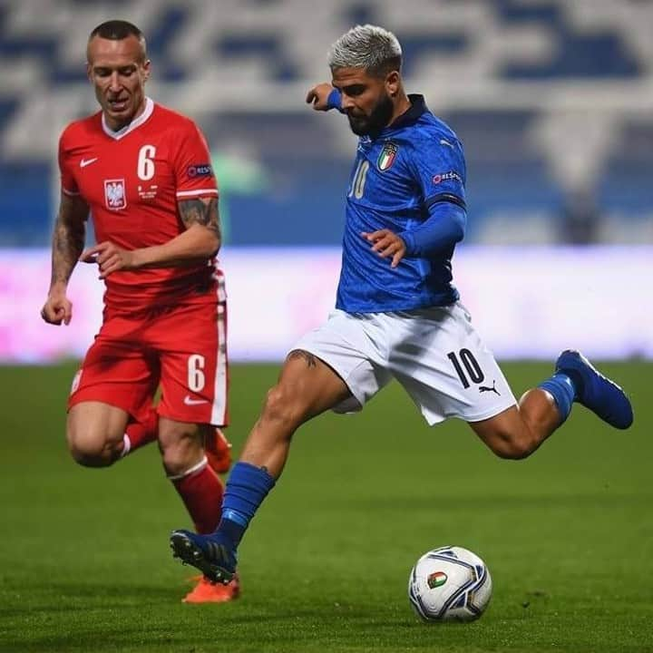 サッカーイタリア代表さんのインスタグラム写真 - (サッカーイタリア代表Instagram)「#Nazionale 🇮🇹 Una super Italia batte la Polonia e vola in testa al girone di #NationsLeague . La notizia 👉🏻 www.figc.it . A #ReggioEmilia prestazione maiuscola degli #Azzurri, che vincono grazie alle reti di #Jorginho e #Berardi  . . Dazzling Italy beat Poland to go top of the group 📰 Strong Azzurri performance in Reggio Emilia, with goals from #Jorginho and #Berardi. . Full match report on www.figc.it/en . . . #ItaliaPolonia #ITAPOL #UNL #VivoAzzurro」11月16日 17時00分 - azzurri