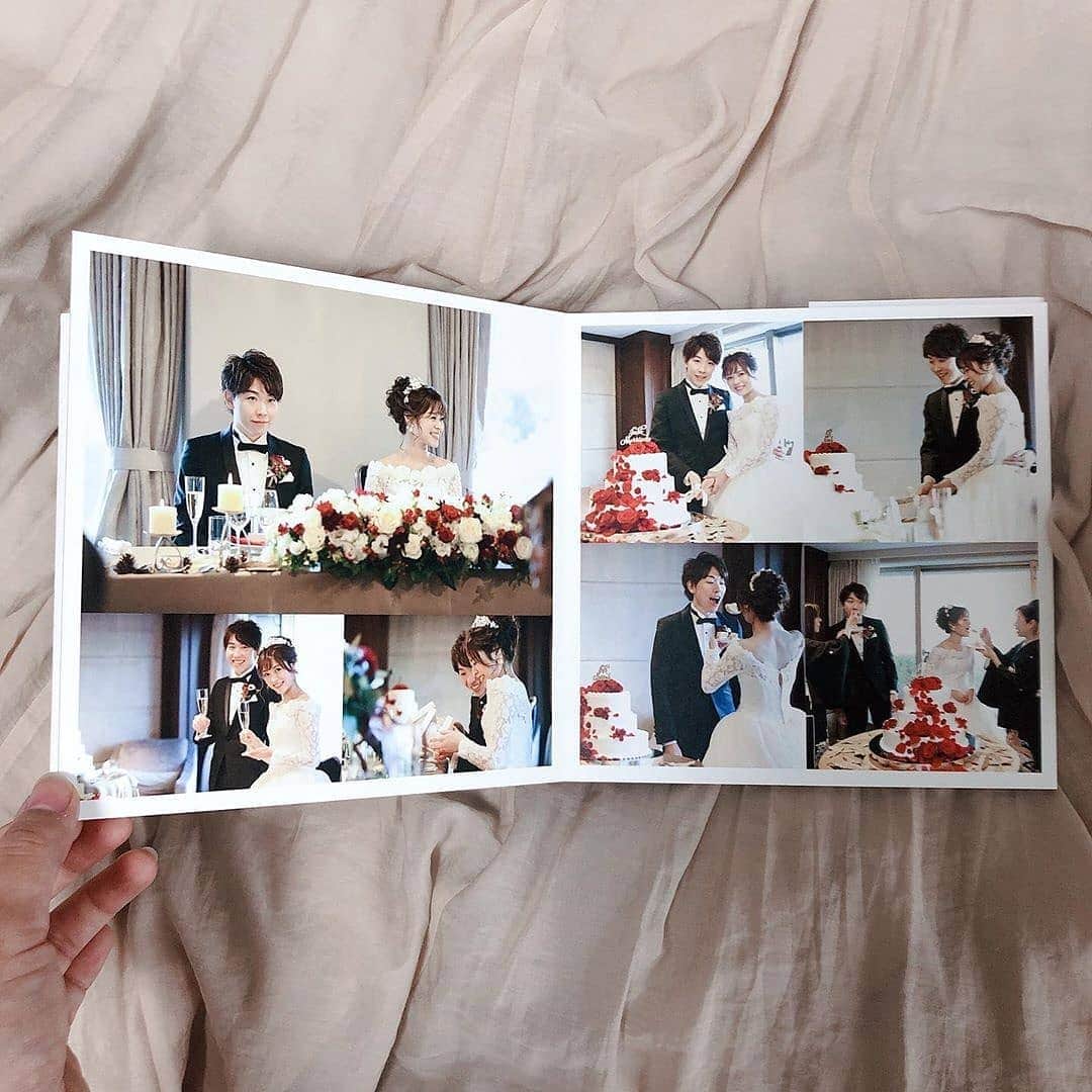 Photobackさんのインスタグラム写真 - (PhotobackInstagram)「本日ご紹介するのは、 𝐌𝐞𝐢♥𝕎𝕖𝕕𝕕𝕚𝕟𝕘 𝕒𝕔𝕔𝕠𝕦𝕟𝕥 (@mei_wedding1130)さまの作品👰✨ 結婚式をまとめた 素敵なウェディングブックです💐 . 『お支度〜結婚式〜披露宴まで、 ページをめくっていくごとに 時間が進み、結婚式の1日を 振り返ることのできる フォトブックをコンセプトに つくってみました😊』 と、𝐌𝐞𝐢♥𝕎𝕖𝕕𝕕𝕚𝕟𝕘 𝕒𝕔𝕔𝕠𝕦𝕟𝕥 (@mei_wedding1130)さま🧚‍♀️ . 結婚式のお写真は とっても多くなりがち・・ 後で見返すことも なかなかなくなって しまいますよね😢 ですがこの作品のように 一冊のフォトブックに しておけば、 いつまでたっても すぐに見返すことが できます🥰 . 式の1日をまとめられたそうで、 中面のお写真も とても充実なものに🌿 掲載しているお写真最後に ムービーもあるので、 ぜひご覧になってくださいね🎁 . 今回の作品は、 FOLIOの36ページを つかってまとめられています🌱 専用ケースもついてくるので、 ずっと大切に残しておきたい 作品にぴったりです💌 . 𝐌𝐞𝐢♥𝕎𝕖𝕕𝕕𝕚𝕟𝕘 𝕒𝕔𝕔𝕠𝕦𝕟𝕥 (@mei_wedding1130)さま、 今回は素敵な作品を ありがとうございました😍 . #photoback #フォトバック #フォトアルバム #フォトブック #フォトブックづくり #アルバム #photo #写真 #photoback作品紹介2020 #FOLIO #写真整理 #結婚式 #結婚 #ブライダル #結婚アルバム #花嫁 #ウェディング #ウェディングブック #ホテル婚 #ウェディングパーティー #披露宴#ウェディングフォト」11月16日 17時08分 - photoback.jp