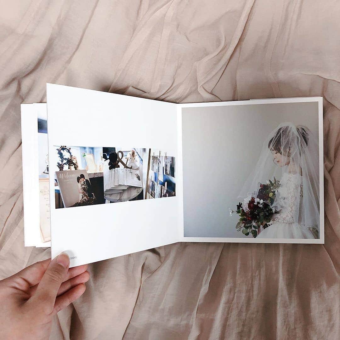 Photobackさんのインスタグラム写真 - (PhotobackInstagram)「本日ご紹介するのは、 𝐌𝐞𝐢♥𝕎𝕖𝕕𝕕𝕚𝕟𝕘 𝕒𝕔𝕔𝕠𝕦𝕟𝕥 (@mei_wedding1130)さまの作品👰✨ 結婚式をまとめた 素敵なウェディングブックです💐 . 『お支度〜結婚式〜披露宴まで、 ページをめくっていくごとに 時間が進み、結婚式の1日を 振り返ることのできる フォトブックをコンセプトに つくってみました😊』 と、𝐌𝐞𝐢♥𝕎𝕖𝕕𝕕𝕚𝕟𝕘 𝕒𝕔𝕔𝕠𝕦𝕟𝕥 (@mei_wedding1130)さま🧚‍♀️ . 結婚式のお写真は とっても多くなりがち・・ 後で見返すことも なかなかなくなって しまいますよね😢 ですがこの作品のように 一冊のフォトブックに しておけば、 いつまでたっても すぐに見返すことが できます🥰 . 式の1日をまとめられたそうで、 中面のお写真も とても充実なものに🌿 掲載しているお写真最後に ムービーもあるので、 ぜひご覧になってくださいね🎁 . 今回の作品は、 FOLIOの36ページを つかってまとめられています🌱 専用ケースもついてくるので、 ずっと大切に残しておきたい 作品にぴったりです💌 . 𝐌𝐞𝐢♥𝕎𝕖𝕕𝕕𝕚𝕟𝕘 𝕒𝕔𝕔𝕠𝕦𝕟𝕥 (@mei_wedding1130)さま、 今回は素敵な作品を ありがとうございました😍 . #photoback #フォトバック #フォトアルバム #フォトブック #フォトブックづくり #アルバム #photo #写真 #photoback作品紹介2020 #FOLIO #写真整理 #結婚式 #結婚 #ブライダル #結婚アルバム #花嫁 #ウェディング #ウェディングブック #ホテル婚 #ウェディングパーティー #披露宴#ウェディングフォト」11月16日 17時08分 - photoback.jp