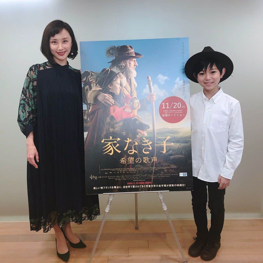 山口もえのインスタグラム：「🎬「家なき子　希望の歌声」のトークイベントに少年レミの吹替を担当した熊谷俊輝くんと出席してきました💕  フランス児童文学の名作が 実写映画化になった今回の作品は 青少年に観てもらいたい映画として 東京都推奨映画に選ばれています。  少年レミが人生に翻弄されながらも ひたむきに生きる姿は こどもだけでなく・・・ おとなの心にも響くものがたくさんあると思います。  こんなおとなになりたくない こんなおとなになりたい こんなおとなと出逢いたいな・・・ 良きも悪きも色々なおとながでてきます。笑 吹替版の熊谷くんの少年レミがとてもステキでした👏👏👏 是非お楽みください♡ 11月20日〜　全国で公開です🎥  #家なき子#映画#フランス#cinema  #風景 が美し過ぎて・・・ #南フランス に行きたくなるよ💕 #🎥#東京都推奨映画」