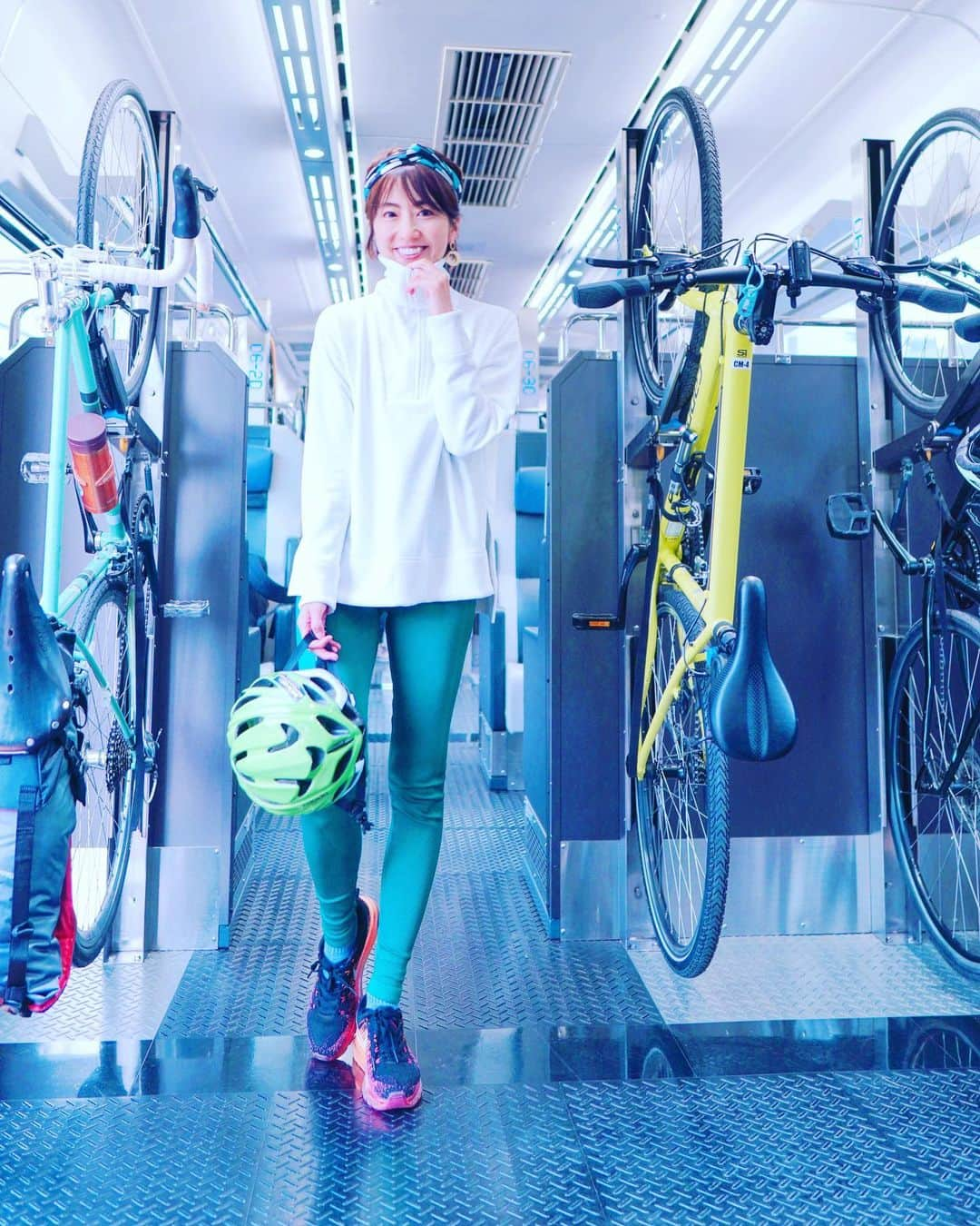 渡辺由布子さんのインスタグラム写真 - (渡辺由布子Instagram)「🚲  ロードバイクのサイクルウェアって、 なんだかイマイチいけてないと思うのは私だけ...？ (完全に初心者目線かもしれないが笑)  そこで、人生初のサイクリングトリップで着用したのは:   スウェーデン発のフィットネスウェアブランド @mightysolo 🇸🇪   あらゆるトレーニングに集中できるようにデザインされた機能的なレギンス。workoutへのモチベーションを保ち、ゴールまでの旅をサポートしてくれます。  カーボンニュートラルなブランドとして、森林植樹による地球保護などサスティナブルな取り組みを行っています♻︎  Black Week期間限定キャンペーン実施中！ 期間中全品20％OFF！ さらにクーポンコード利用で最大35％OFF！しかも送料無料！ この年内最大SALEでもあるお得な機会をお見逃しなく！   15%offディスカウントコード: yukow15  #MightySolo  #IAmMightySolo  #fitness  #cycling #cyclewear  #yoga #yogi  #fitgirl  #train  #weekend  #BlackFriday   📍 #BBBASE #Ryogoku #🇯🇵」11月16日 17時22分 - watanabe_yuko