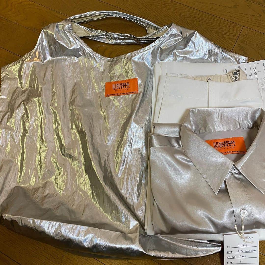 ゆってぃさんのインスタグラム写真 - (ゆってぃInstagram)「👕👕  #universaloverall  さんがゆってぃの衣装を作ってくれた。そしてそれを入れるカバンもくれました。なぜそんなに優しくしてくれるんだ！銀色！  #ゆってぃ #ワカチコ #優しさライセンス #いつ着るのかは #トランキーロ #あっせんなよ」11月16日 17時16分 - yutty52_yuta