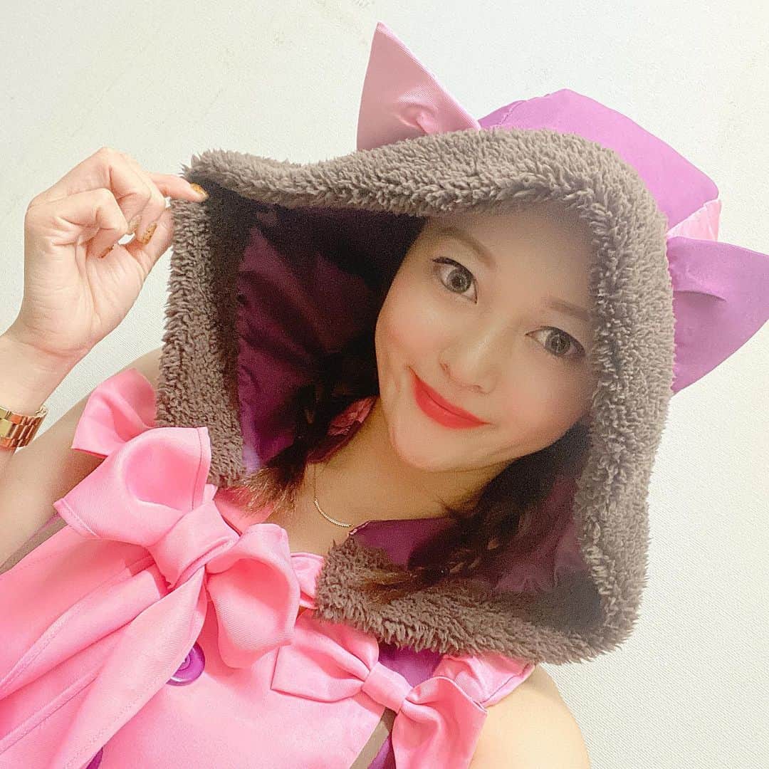 三上玲奈のインスタグラム：「昨日の仕事の写真🤩 なんの衣装だろ？笑笑 少しずつでも仕事戻ってきて、嬉しいけど 今普通の毎日に今ついてけない　笑笑  #costume #campaigngirl  #三上玲奈　#コスチューム」