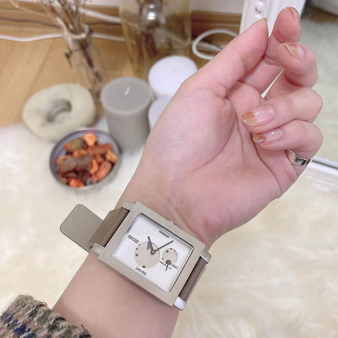 橘ひと美さんのインスタグラム写真 - (橘ひと美Instagram)「@nomonday_jp の新しい腕時計⌚ ・ 形もデザインも好みすぎる ・ 自分の持ってる服にも合わせやすいかなって思ってGETしてしまった☺️ ・ クーポンコード(h1t0mke89)で 10%割引が適用されるので 是非！！！お揃いにしてもいいよ🤍笑 ・ #ノーマンデー #時計 #腕時計 #nomonday」11月16日 17時20分 - h1t0mi_0210