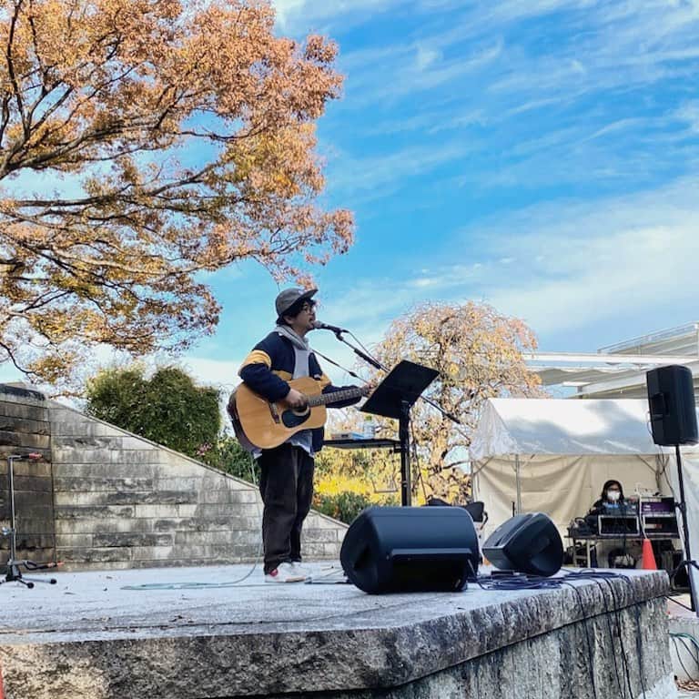 後藤正文のインスタグラム：「SPICE & COMEDY THE PARK vol.3 石山公園中央ステージ  荒野を歩け Boys & Girls  スローダウン 生者のマーチ ブルートレイン 今を生きて 触れたい、確かめたい 恋する乙女  #okayama #gotch #asiankungfugeneration」