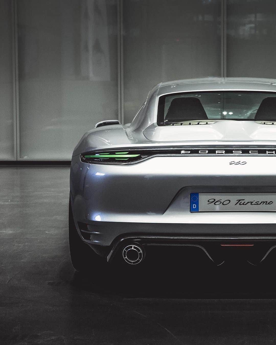 Porscheさんのインスタグラム写真 - (PorscheInstagram)「It's almost time to close the doors - for now - to Porsche Design Studio's world of concept cars. But first, take a look into the future through these 1:1 scale models. The Porsche Vision Turismo, and its purely electric drive (serving as a blueprint for the Taycan), and the convention-shunning Porsche Vision "racing service", which imagines what a spacious, six-person Porsche could look like. #PorscheUnseen」11月16日 17時47分 - porsche