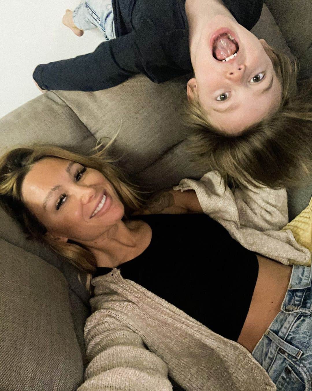 ルー・ティーズデールのインスタグラム：「Happy birthday little monkey 🐒」