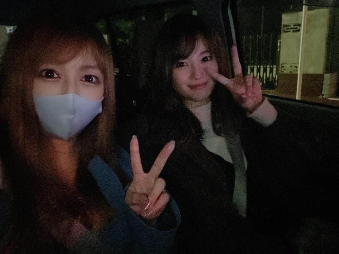 のインスタグラム：「海外行ってて、長いこと会えてなかったあずみんにやっと会えた🥺  久々に会っても居心地良かった。 一緒にいると落ち着く♨️  あなたがいないと寂しいから、近所に引っ越してきて🏠まじで。  #ドライブ #女子会 #japanesegirl #金髪 #金髪豚野郎 #癒し系女子 #暗闇 #仲良しカップル #神奈川県民 #友達 #ドライブ女子」