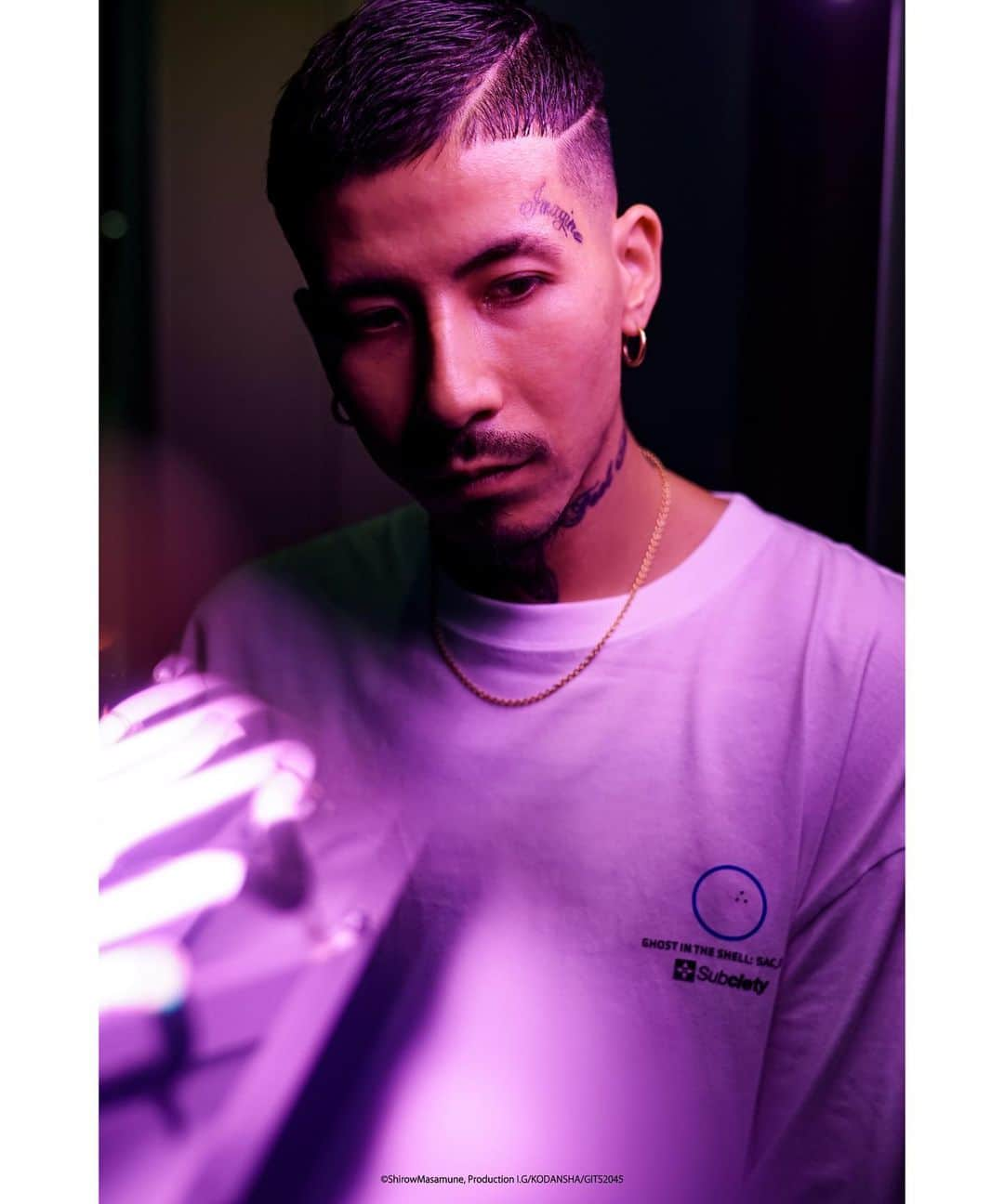 Subciety Subciety Officialさんのインスタグラム写真 - (Subciety Subciety OfficialInstagram)「TACHIKOMA L/S.  Subciety x @gitssac2045_official photo @urbantokyo  model @felipe__wg @__onomichi  design/direction @yuto_subciety   #GHOSTINTHESHELL #SAC2045 #攻殻機動隊 #攻殻機動隊SAC_2045 #Netflix #shibuya #tokyo #japan #Subciety」11月16日 17時50分 - subciety_official