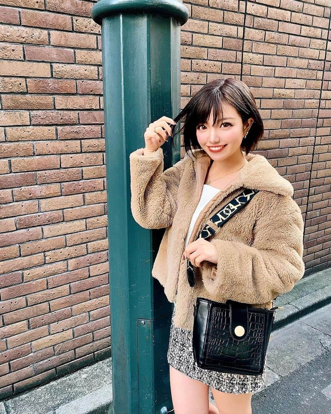 みきでりさんのインスタグラム写真 - (みきでりInstagram)「new item😗❤️ bag: @petale_official skirt: @spps.ikebukuro ㅤ ㅤ 私がミニバッグ持つなんて珍しすぎる👜❤️ ㅤ ㅤ 基本的にリュックが好き✌️笑 ㅤ ㅤ スカートにラメラメが縫われてるから 動くたびにキラキラするの最高に可愛い🥺🌈 ㅤ ㅤ ㅤ ㅤ ㅤ ㅤ ㅤ ㅤ ㅤ ㅤ ㅤ ㅤ ㅤ ㅤ #渋谷#渋谷カフェ#ショート#ショートカット#ショートヘア#ショートスタイル#ショート女子#暗髪#黒髪#秋色#秋コーデ #デートコーデ#韓国ファッション#韓国通販#ブラウス#ブラウスコーデ#韓国メイク#デートメイク#ボブ#黒髪ボブ#ショートボブ#丸顔#メイク#バッグ#ショルダーバッグ#ミニバッグ#レザーバッグ#クロコダイル#クロコダイルバッグ #spps」11月16日 17時51分 - mikidelicious
