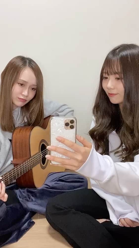 西村季里子のインスタグラム：「・ ・ ・ 「そっけない」RADWIMPS  with @chinami_ito_   #そっけない #RADWIMPS #野田洋次郎 #歌ってみた #ハモってみた #弾き語り #弾き語り女子  #弾き語り動画  #ギター #ギター女子  #ギター弾き語り  #ハモリ  #ハモリ動画」
