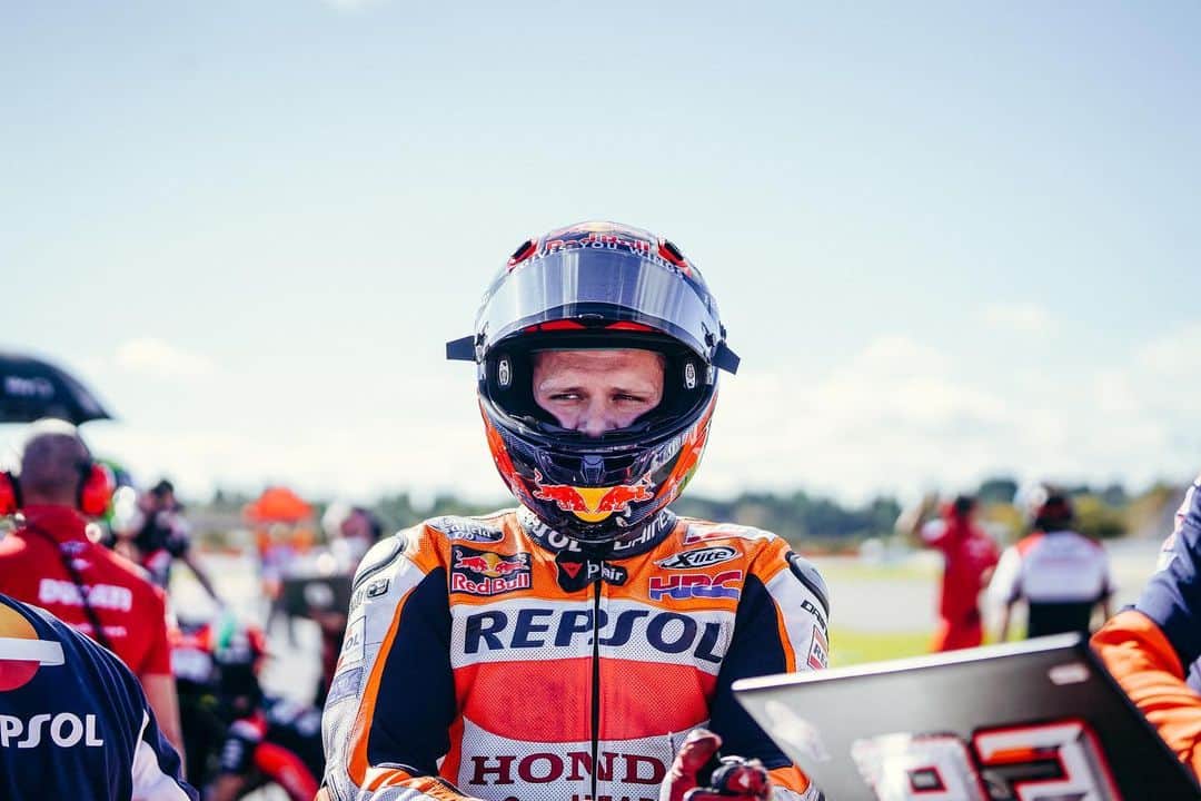 レプソル・ホンダのインスタグラム：「New week. Same focus. Last push. What will happen in Portugal?」