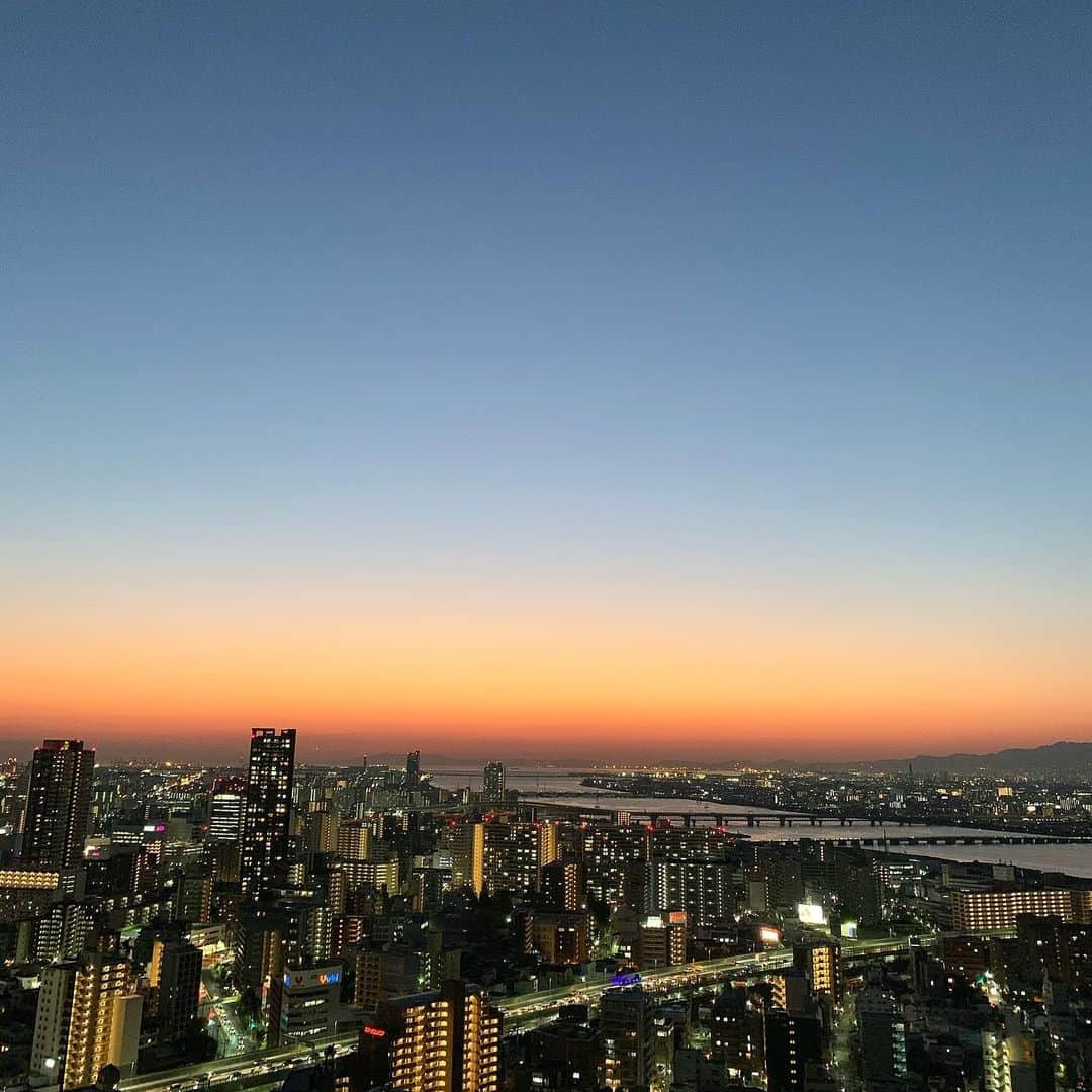 のインスタグラム：「ふとみた空が綺麗だった日。🌙」