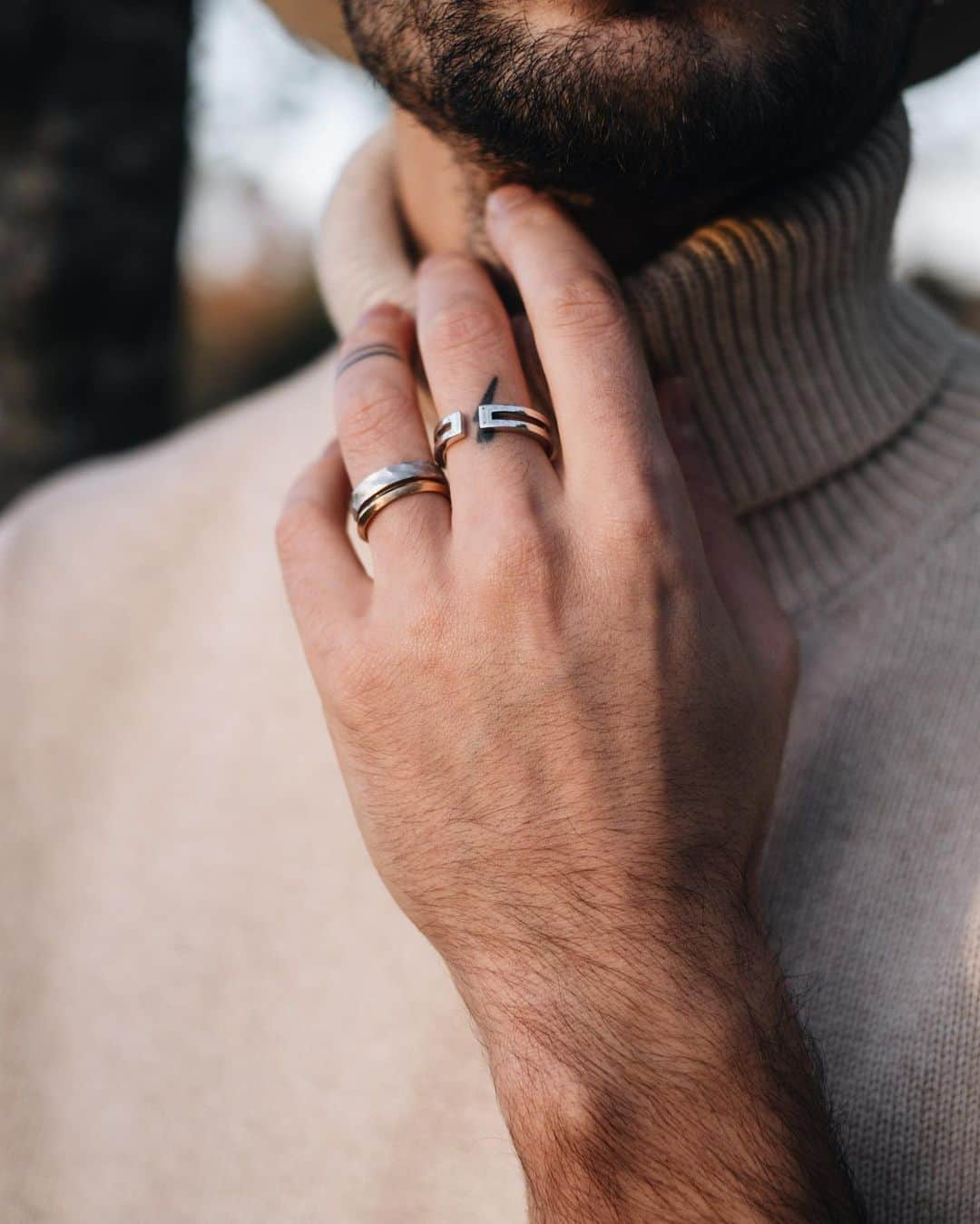 NICOLAS SIMOESさんのインスタグラム写真 - (NICOLAS SIMOESInstagram)「This beautiful ring combo from @gemmyo ✨🍁」11月16日 18時13分 - nicolassimoes