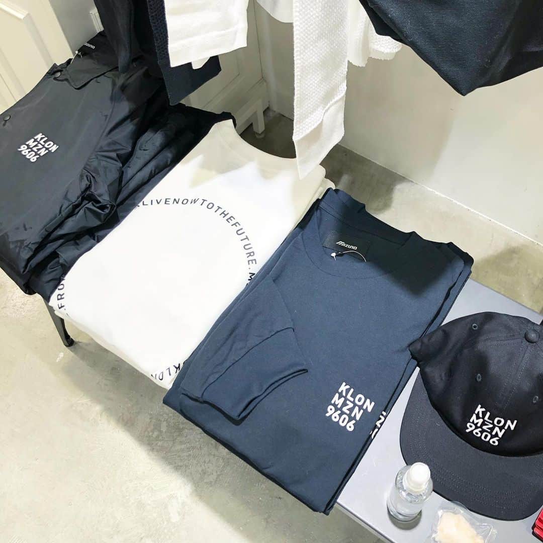 名古屋パルコさんのインスタグラム写真 - (名古屋パルコInstagram)「【西館B1F クローン】スポーツブランド「Mizuno」とのコラボ商品がリリースされました。﻿  ﻿ 「OSAKA発祥ブランドが共に手を取りつながる - 。」をコンセプトにコーチジャケット・ロンT・キャップの3種が登場。﻿  ﻿ 裏地や生地には #mizuno を代表する保温素材「ブレスサーモ」を使用、バックプリントは、今回のコラボテーマをサークル＆シリアルナンバーで表現したオリジナルグラフィックが採用されています。﻿  ﻿ ファッション×ファンクション(機能性)が融合したコラボウェアをお楽しみください。﻿  ﻿ #klon #wear #apparel #クローン #ミズノ #プレスサーモ #保温 #保温素材 #名古屋パルコ #名古屋PARCO #nagoyaparco #名古屋 #nagoya #栄 #矢場町」11月16日 18時22分 - parco_nagoya_official