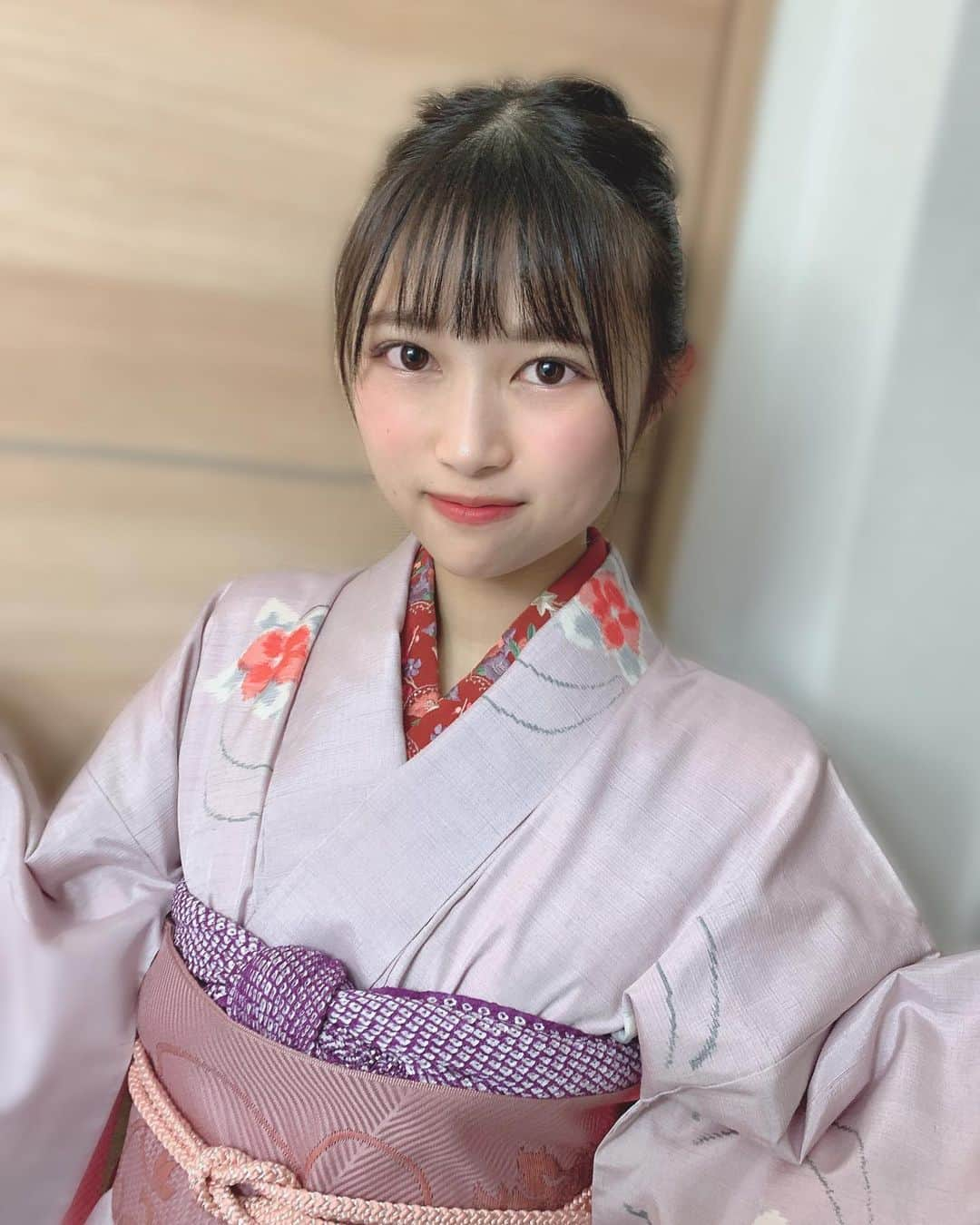 望月ひかりさんのインスタグラム写真 - (望月ひかりInstagram)「日本の素敵な文化だよね😌👘  りな(@moririntea_ )が着付けの練習させて！って言ってやってくれたんだ〜！ すごいよね、ありがとう！！🥰  #着物 #着物女子 #着付け #kimono #japan #japaneseculture #japanesefashion #和服 #名古屋帯 #festival #japanesegirl #日本 #日本文化 #tokyo #fff #model #着物デート#followforfollowback #f4f #和 #和風 #乃木坂46 #乃木坂46好きな人と繋がりたい #日向坂46 #日向坂46好きな人と繋がりたい #遠藤さくら推し #遠藤さくら推しと繋がりたい #成人式 #写真好きな人と繋がりたい #япония」11月16日 18時23分 - hikaringo_mochizuki