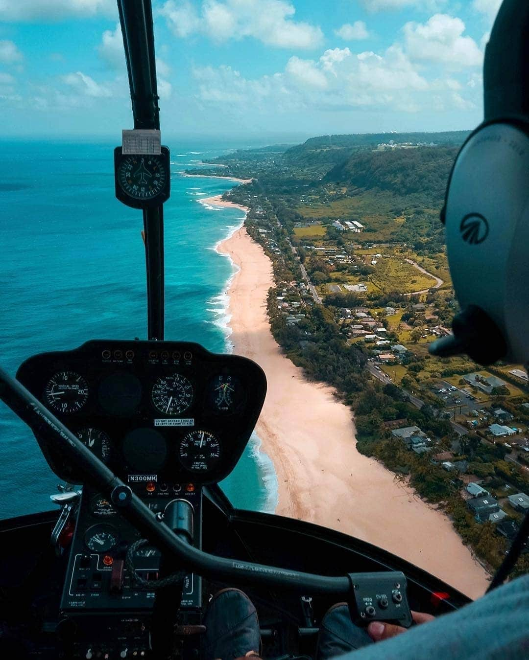 BEAUTIFUL DESTINATIONSさんのインスタグラム写真 - (BEAUTIFUL DESTINATIONSInstagram)「Swipe through to witness Hawaii in all its glory! 🙏🏼 The pandemic is not only making us rethink our priorities and lifestyles, but our travel choices as well.🍃 Let us all do our part in contributing to a better world while traveling.  BD Tips on Responsible Travel:  1. Research is key—make sure the activities you take part of do good instead of harm. 2. Minimize your waste and leave no trace. 3. Support sustainable accommodations and tour operators. 4. Respect local culture. 5. Shop locally and mindfully.  "We do not inherit the land from our ancestors, we borrow it from our children." —Native American Proverb ✨  What are your favorite things to do in Hawaii? How would you practice responsible travel there? 🌏  📸 @threeifbysea 📍 Hawaii」11月16日 18時20分 - beautifuldestinations