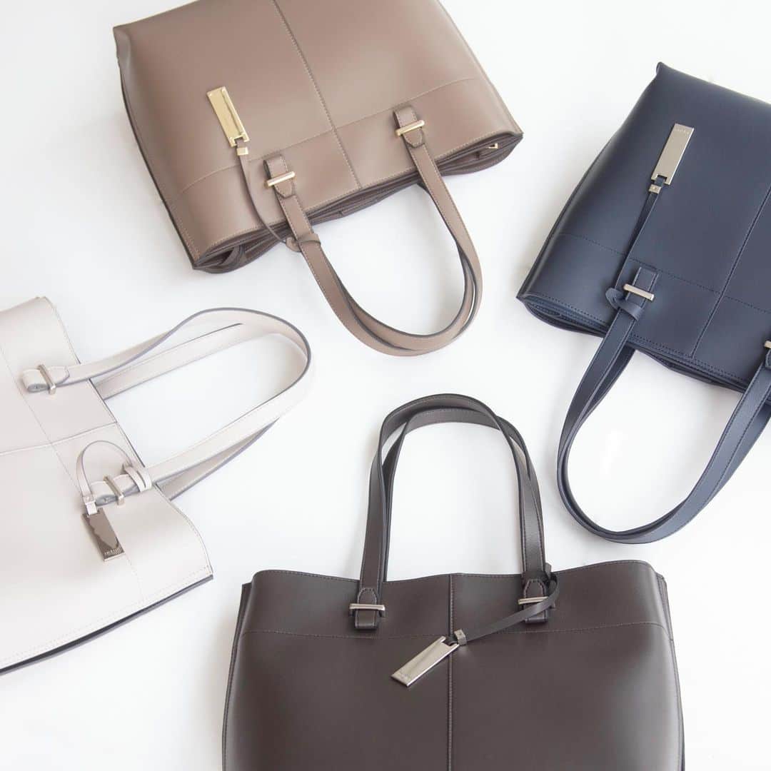 INDIVIのインスタグラム：「- pick up items -﻿ ﻿ ﻿ A4サイズもばっちり収納可能なトートバッグ。﻿ シンプルなデザインで大容量入るので通勤バッグとしてもおすすめです。﻿ ファスナーと、あおりポケットが分かれているので携帯などちょっとしたものの仕分けができ、出し入れがスムーズ。﻿ ぜひチェックしてみてください！﻿ ﻿ ﻿ ✴︎bag.¥10,450(税込)﻿ ✴︎no.127-09107﻿ ﻿ ﻿ #INDIVI﻿ #インディヴィ」