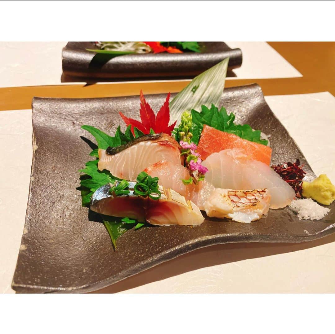 杉本美友さんのインスタグラム写真 - (杉本美友Instagram)「・ 昨日は和食を食べました☺︎︎ 美味しかった〜 ・ 量もちょうどいいし、完全個室で嬉しい 雰囲気もよかったです🌷 ・ とってもお世話になってる方と。 ごちそうさまでした。 ・ #和食#日本#三軒茶屋#三宿#雫月 #🇯🇵#おいしいごはん#食欲の秋  #instafood#dinner#washoku#japan」11月16日 18時28分 - miyugram0703
