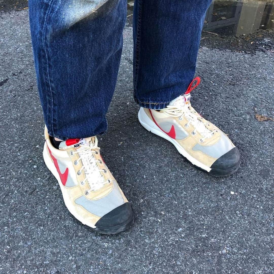 HYPEBEASTさんのインスタグラム写真 - (HYPEBEASTInstagram)「@hypebeastkicks: An image of a rumoured @tomsachs x NikeCraft Mars Yard 2.5 has surfaced online. Dressed in a beige and red color scheme like the previous Tom Sachs x NikeCraft Mars Yard 2.0, the shoe appears to take on a lighter mold in comparison to its predecessor. It also features a long red pull tab at the top of the tongue, followed by round laces, suede panels and semi-see-through mesh around the body, while bold accents like a big red Swoosh at the sidewalls and a protective black toe cap round out the look. Stay tuned for more details as they emerge. ⁠ Photo: @halfgallery」11月16日 18時30分 - hypebeast