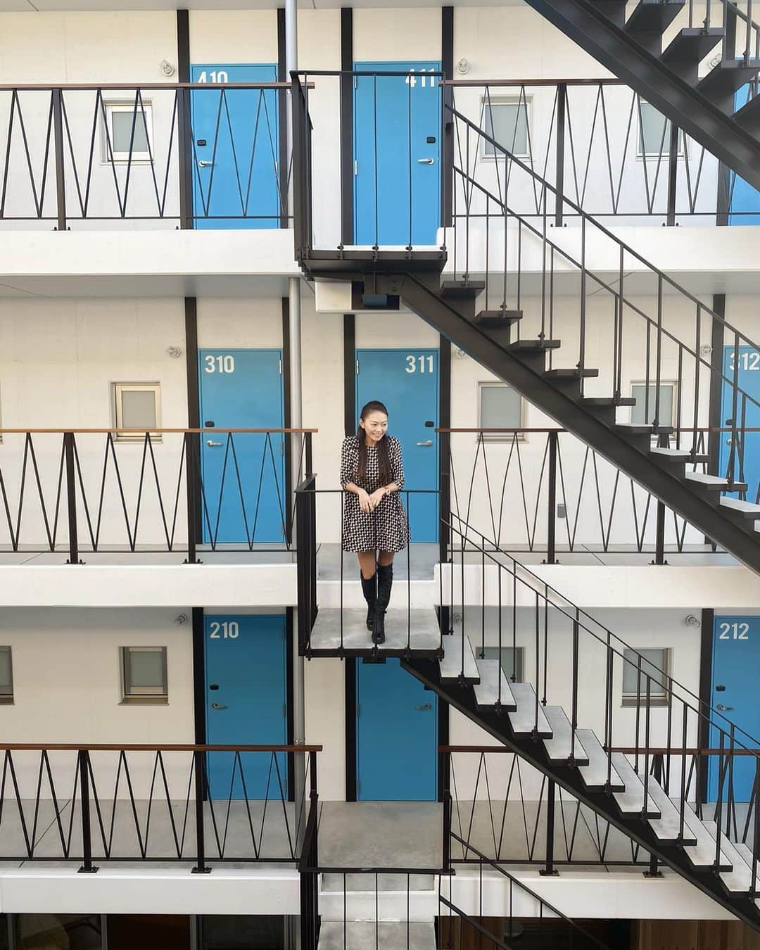 SAORIのインスタグラム：「①,②or③？😍 私の部屋はどこでしょう🤪 たっくさん撮ってもらったから(④枚目) best oneを決められなかった🤣 ✾ #東京 #tokyo #港区 #高身長女子 #model #モデル #influencer #インフルエンサー #instagramer #インスタグラマー #ambassador #アンバサダー #フリーモデル #ポートレートモデル #カメラマンさんと繋がりたい #ポトレ #ポトレのセカイ #ビジョラダ #美女jp #ビジョフォ #ビジョナビ」