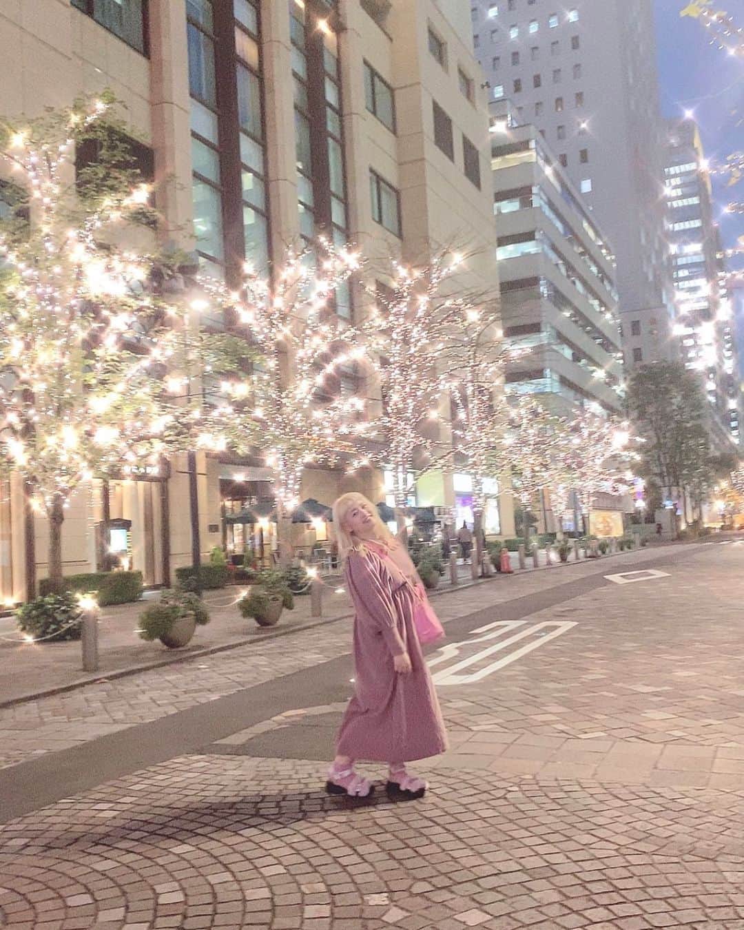 森崎アリスさんのインスタグラム写真 - (森崎アリスInstagram)「🦄🎀💖🦄💖🎀🦄💖🎀🦄💖🎀 . 今日は生きてて過去一ってくらい はぴはぴな日でした🤣💖 . まさかのことすぎて 腹から声出して笑った🤣🤣🎉ww . 人生何が起こるかわからないから楽しいねw 頑張ろぉ〜💪✨ . . . . #エクステ外した けどすぐ戻る #人間びっくりすると爆笑すると知った #私の人生ミラクルが起こりすぎる #ピンク星人 最高🎀🎀🎀 #自分磨き がんばります🎀🎀 #ピンク 貫きます #友達大好き #しあわせ #イルミネーション お裾分け」11月16日 18時57分 - morisaki_alice