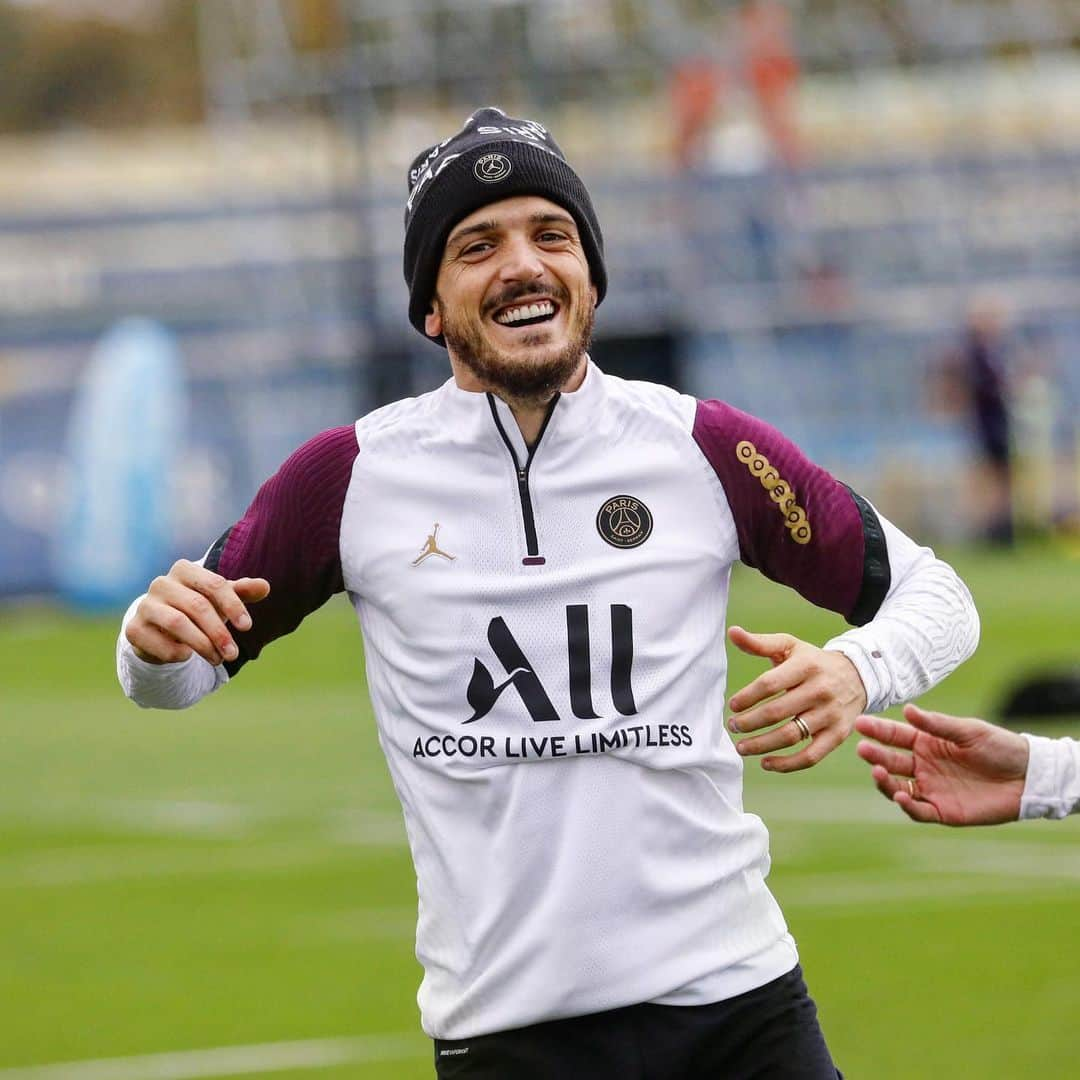 パリ・サンジェルマンFCさんのインスタグラム写真 - (パリ・サンジェルマンFCInstagram)「Happy ℳℴ𝓃𝒹𝒶𝓎 . 😄 @florenzi . #ICICESTPARIS #AllezParis #PSG #ParisSaintGermain #Paris #Football #Florenzi」11月16日 18時59分 - psg