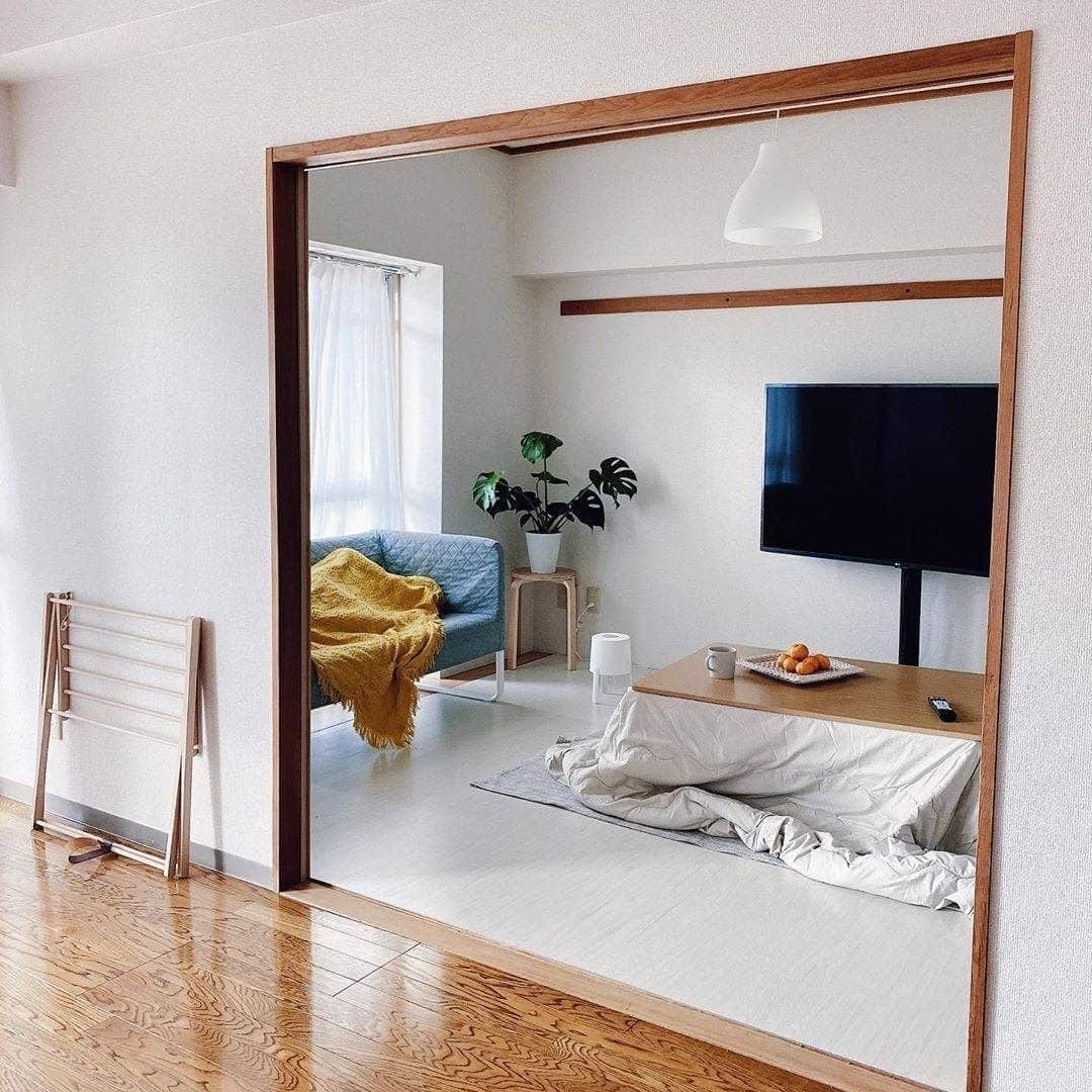 ingerliselilleさんのインスタグラム写真 - (ingerliselilleInstagram)「심플하지만 온기로 가득한🌞 : [ @one_finedayyy ]님의 미니멀 하우스 . " 주거 공간을 따뜻하고 밝고 내츄럴한 느낌으로 꾸미고 싶어서 대부분의 가구를 나무 소재와 하얀색으로 선택했습니다." . 온라인집들이 제보는 하우스앱 dm으로 보내주세요~💌 . #하우스앱 #하우스그램 #인테리어앱 #홈인테리어 #집스타그램 #홈스타그램 #방스타그램 #인테리어 #interior #homedeco #homeinterior #interior #インテリア #インスタ映え #홈스타일링 #온라인집들이 #랜선집들이 #house」11月16日 19時01分 - houseapp_official