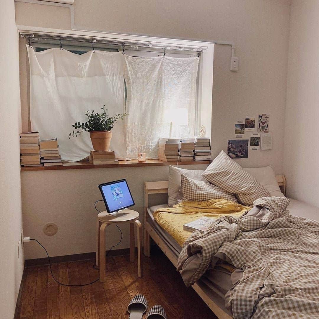 ingerliselilleさんのインスタグラム写真 - (ingerliselilleInstagram)「심플하지만 온기로 가득한🌞 : [ @one_finedayyy ]님의 미니멀 하우스 . " 주거 공간을 따뜻하고 밝고 내츄럴한 느낌으로 꾸미고 싶어서 대부분의 가구를 나무 소재와 하얀색으로 선택했습니다." . 온라인집들이 제보는 하우스앱 dm으로 보내주세요~💌 . #하우스앱 #하우스그램 #인테리어앱 #홈인테리어 #집스타그램 #홈스타그램 #방스타그램 #인테리어 #interior #homedeco #homeinterior #interior #インテリア #インスタ映え #홈스타일링 #온라인집들이 #랜선집들이 #house」11月16日 19時01分 - houseapp_official