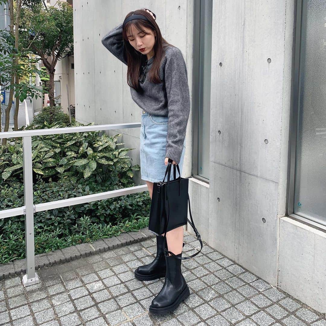 上野 紗也加さんのインスタグラム写真 - (上野 紗也加Instagram)「. バッグもくつも黒好きで、、 @dion_unisex のブーツ届いたー可愛いかったー！ パンツをいんする形でも履きたいな、楽しみ😽 _ #yakacode#ブーツ #サイドゴアブーツ」11月16日 19時15分 - __syaka__