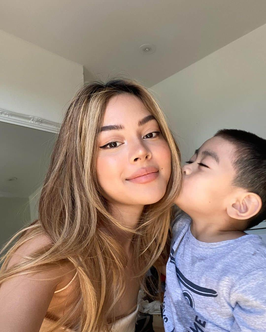 リリーマイマックさんのインスタグラム写真 - (リリーマイマックInstagram)「Swipe to see my number one fan 🥰 my nephew is the best lil boy ☺️」11月16日 19時24分 - lilymaymac