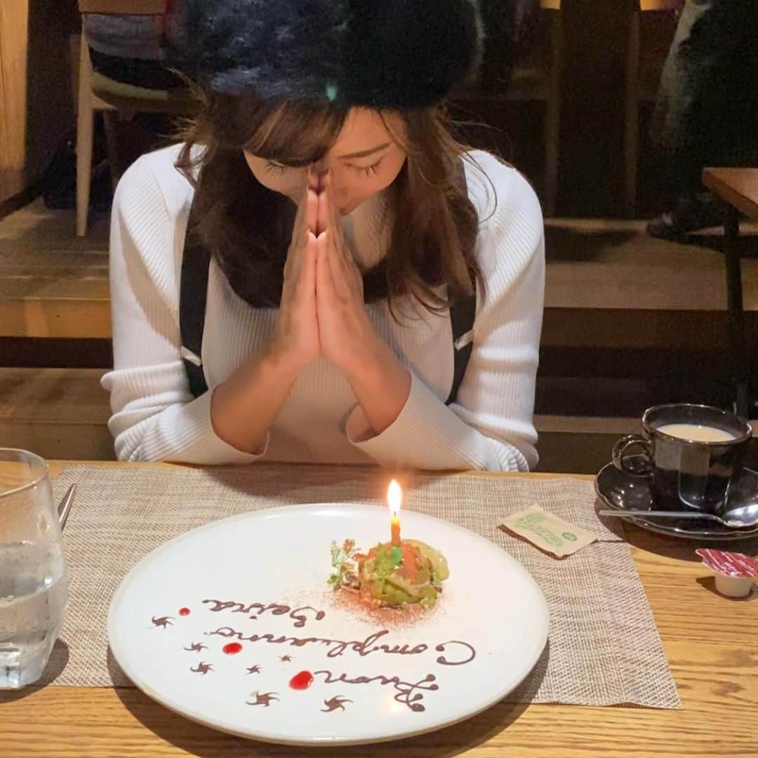 岩崎静羅さんのインスタグラム写真 - (岩崎静羅Instagram)「☺︎ 今年もお祝いしてくれて ほんまにありがとう😊✨ いつも色々教えてくれて 話もたくさん聞いてくれるし 私よりも遥かにしっかりしてるんよなー！！笑 いつも甘えてばかりですが。。 かわいい、かわいいとくさきちゃん これからも仲良くしてねー♡ * #ありがとう #お祝い #誕生日  #happybirthday #かわいい女の子 って癒しだな！ #ゴルフ女子 #golfer  また遊んでねー♡ #ろうそく みたら拝む！　#願掛け #いいことありますように ✨」11月16日 19時16分 - seeeeiiiiraaaa