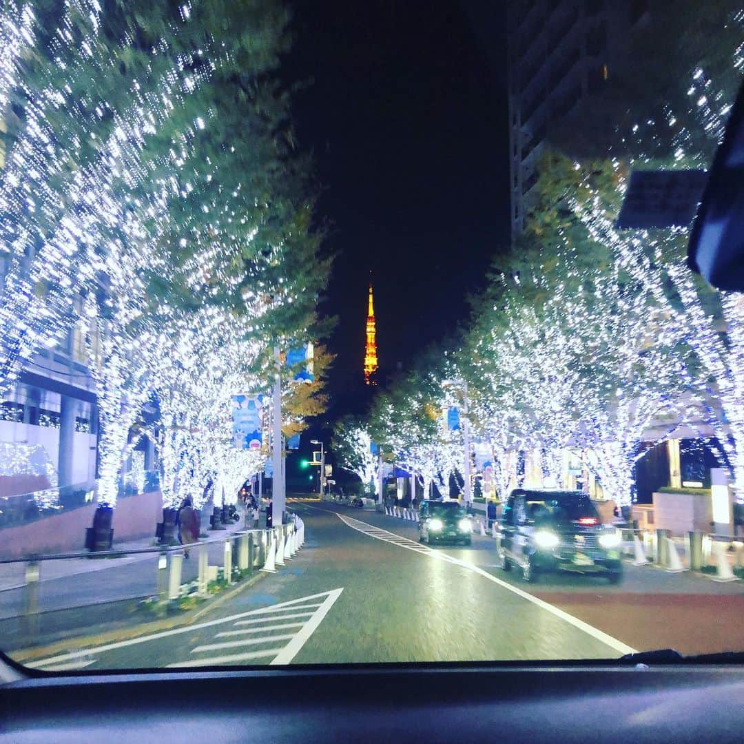 杏子さんのインスタグラム写真 - (杏子Instagram)「けやき坂  こんなにステキなスポットあったんだー。  やっぱり、東京タワーっていーなぁ」11月16日 19時22分 - kyoko_anzu