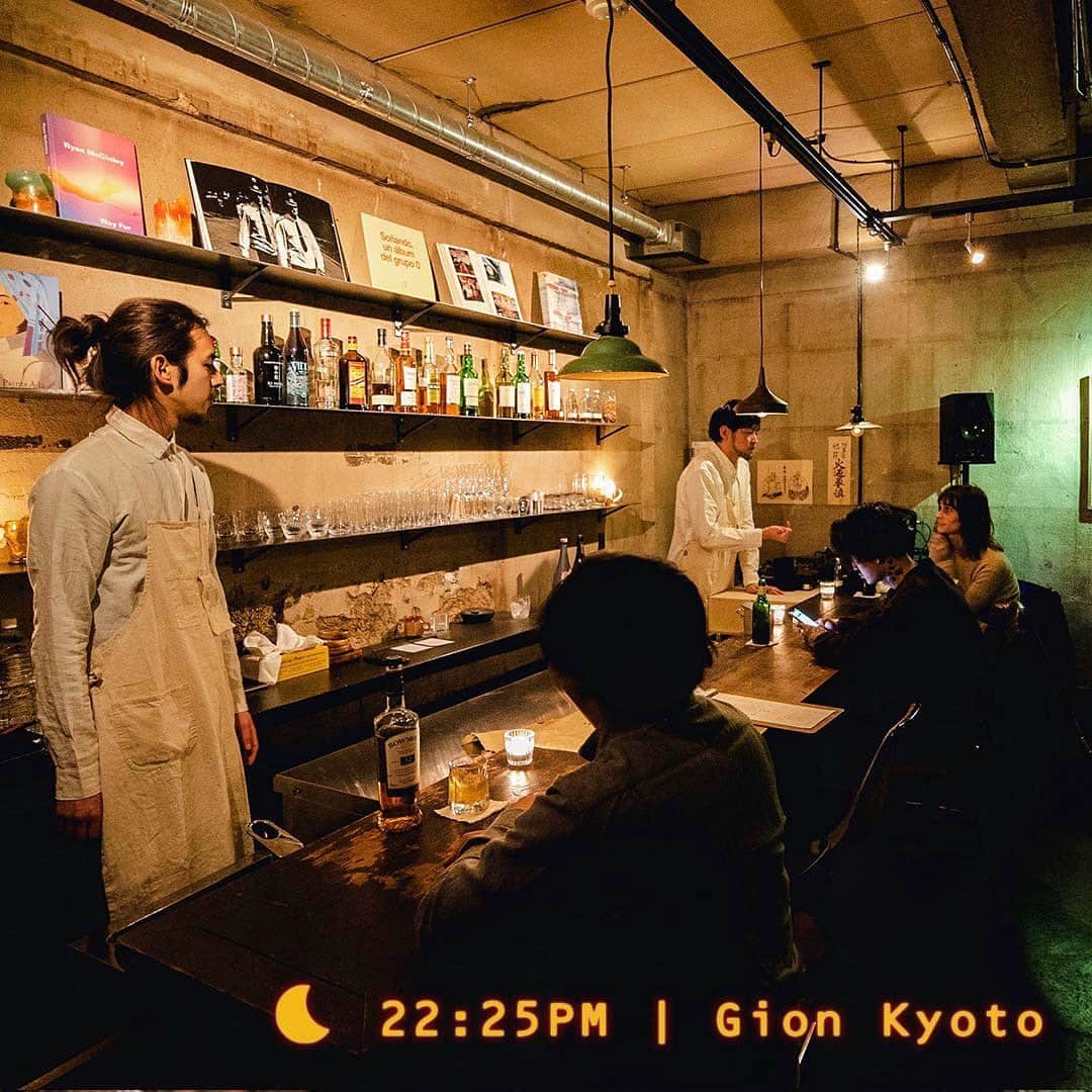 HereNowさんのインスタグラム写真 - (HereNowInstagram)「Kyoto's music bar where local creatives meet  📍：haku gion（Kyoto）  "haku gion opens only on a Friday night. At some night they have DJ events and the whole bar changes into a dance floor! "  HereNow editor  #herenow #herenowkyoto #travelawesome #traveladdict#igtravel #instapassport #nightlifephotography #urbanography #streetgrammer #citykillers #urbexplaces #urbexphoto #urbanstreet #urbanstreetwear #nightvibes #nightmood #neonnight #musicbar #ミュージックバー」11月16日 19時22分 - herenowcity