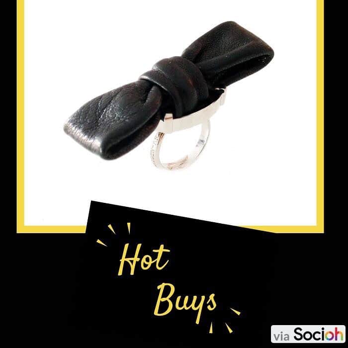 メイデンアートのインスタグラム：「For Dark Ladies only 🖤😘 . Shop directly from the post😍 .  #leatherjewelry #handmadejewelry #handmade #leatherearrings #jewelry #leather #leatherbracelet #earrings #leatheraccessories #fashion #customjewelry #leathernecklace #jewelrydesigner #leatherwork #leathercraft #bohostyle #handcrafted #style #bohojewelry #shopsmall #accessories #design #turquoise #buyhandmade #shoplocal #leathergoods #supportsmallbusiness #art #bracelet #bhfyp」