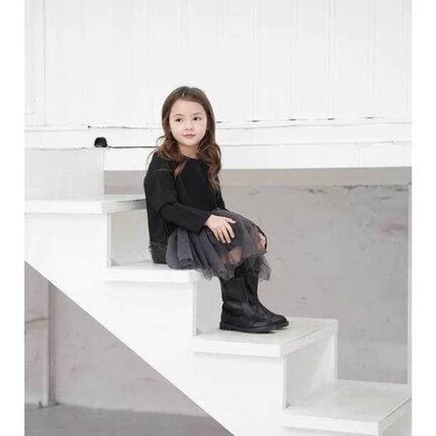 smarbyさんのインスタグラム写真 - (smarbyInstagram)「去年の冬とは違う冬。 とは言っても、おしゃれする気持ちは忘れずに♡  イベントも多い年末年始に向けて こんなチュールドレスはいかが♡  画像のようにカジュアルな重めブーツを合わせても、とってもおしゃれです♡  【Rora】 ジグザグ チュール ワンピース (2color) ￥5,940税込  #こどもふく #子供服 #子供服通販 #子供服通販サイト  #通販 #通販サイト #子供服コーデ #キッズコーデ #キッズ #キッズコーデ女の子  #おしゃれ #おしゃれさんと繋がりたい  #ワンピース #ワンピースコーデ  #お出かけ #お出かけコーデ  #フォーマル #フォーマルワンピース  #女の子 #女の子ママ #女の子ママと繋がりたい  #ファッション  #子供服rora  #おしゃれ子供服 #ママ #ママさんと繋がりたい  #おしゃれママ #おしゃれ女子 #おしゃれコーデ  #おしゃれキッズ」11月16日 19時30分 - smarby_official